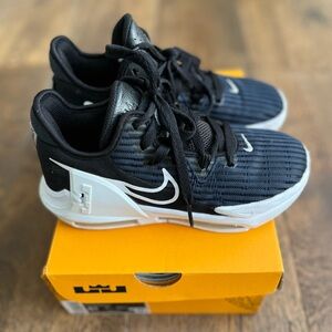 worn one week - nike lebron witness VI kids basketball sneakers